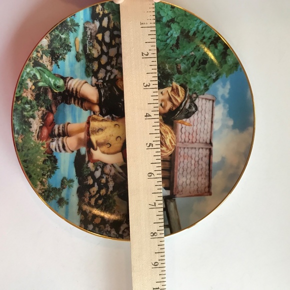 M.J. HUMMEL Plate Decor Hello Down There Danbury Mint  8” Round - Picture 8 of 8